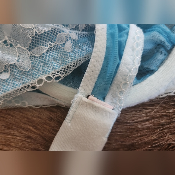 Victoria's Secret lace bra in baby blue metallic in size 34B - Picture 5 of 8